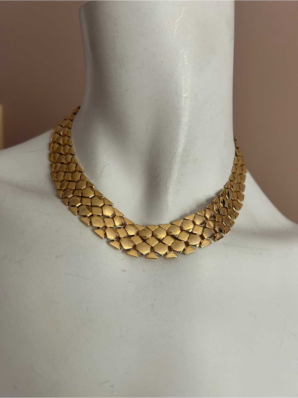 4/$100 Vintage 1980 gold choker chain necklace